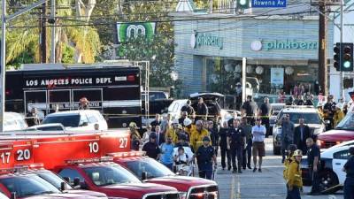 La policía logró rescatar a un grupo de rehenes en un supermercado de Los Ángeles./AFP.