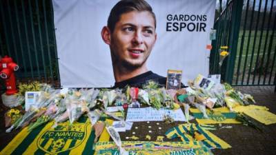 El mundo del fútbol se ha unido por Emiliano Sala. FOTO AFP.