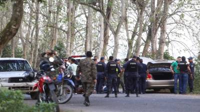 Los cuerpos fueron hallados dentro de un Hyundai Elantra color dorado año 2005.