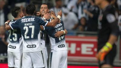 Jugadores del Monterrey festejando uno de los goles contra el Morelia. Foto AFP