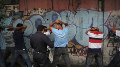 Las autoridades salvadoreñas proponen castigos más severos para los pandilleros.