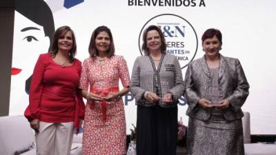Glenda Umaña, Hilda Hernández, Ana Helena Chacón y Thelma Aldana participaron en el evento.