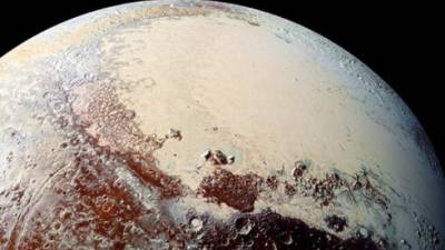 Las imágenes de alta definición muestran los detalles de la superficie del planeta 'enano'.