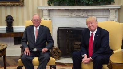 Trump recibe a Kuczynski en la Oficina Oval de la Casa Blanca.