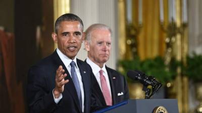 El presidente de Estados Unidos, Barack Obama, junto al vicepresidente Joe Biden, durante el discurso sobre control de armas en el ala este de la Casa Blanca.