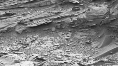 La NASA anunció hoy el hallazgo de agua líquida en Marte. Repasamos las imágenes más curiosas captadas por el Curiosity en el Planeta rojo.