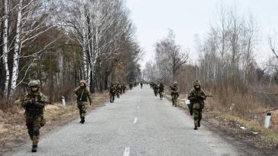 El Ejército ucraniano refuerza sus posiciones en el Donbás luego de que Putin anunciara el envío de tropas a territorios separatistas.