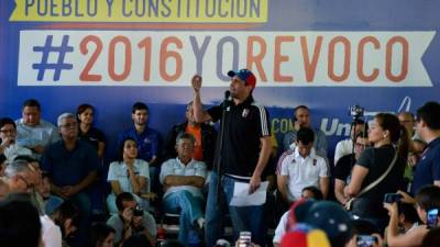 El dos veces candidato presidencial, Henrique Capriles, se planta contra Maduro y afirma que lograrán sacarlo del poder en menos de seis meses. Foto: AFP/Federico Parra