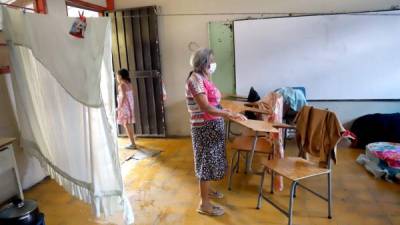 Iván y su madre apelan a la voluntad de los ciudadanos para ponerse en tratamiento. En hornillas cocinan en albergues a falta de estufas. Fotos: Franklyn Muñoz.