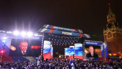 El presidente ruso, Vladimir Putin, se dirige a un mitin y un concierto que marca la anexión de cuatro regiones de Ucrania ocupadas por las tropas rusas: Lugansk, Donetsk, Kherson y Zaporizhzhia, en la Plaza Roja en el centro de Moscú.
