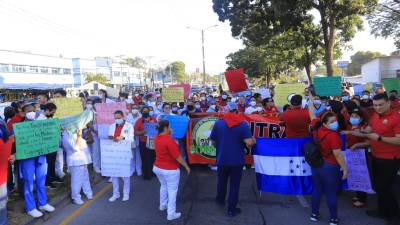 Los trabajadores expusieron, entre otras cosas, que debe respetarse el derecho de tener permanencia para los trabajadores de contrato con mucha antigüedad laboral en el IHSS.