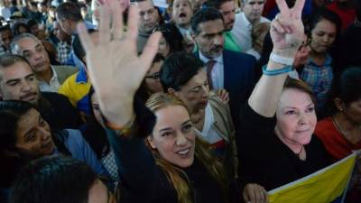 Lilian Tintori, la esposa de López estuvo al frente de la marcha.