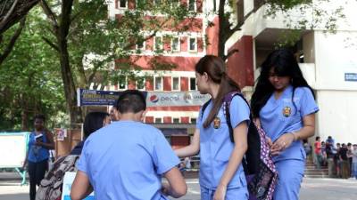 Estudiantes de Odontología en clases.