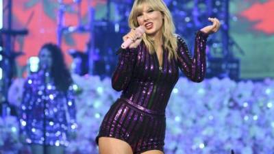 La demanda contra Taylor Swift fue reactivada para que un jurado decida sí copió o no parte de su éxito 'Shake it off'.