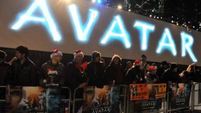 Seguidores se reúnen antes del lanzamiento de una película 'Avatar'. EFE/Daniel Deme/Archivo