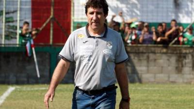 Héctor Vargas, entrenador del Marathón, durante el partido contra Olimpia. Foto Melvin Cubas