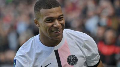 Kylian Mbappé finaliza su contrato con el PSG en el 2021 y a estas alturas sigue sin renovar.