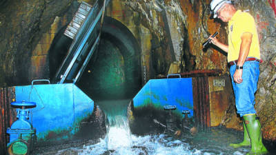 Las fisuras de la represa hidroeléctrica Francisco Morazán, mejor conocida como “El Cajón”, están pendientes de reparación.