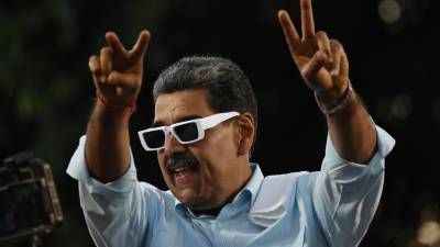 El presidente de Venezuela, Nicolás Maduro, celebra durante una manifestación a favor de su Gobierno, en Caracas.