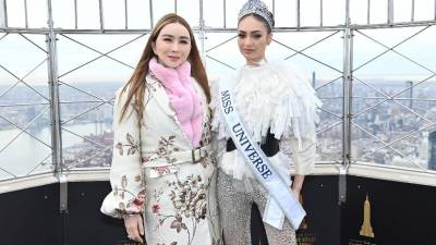 APOYO. La empresaria Anne Jakkaphong mostró su respaldo a la Miss Universo R’Bonney Gabriel.