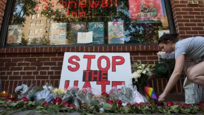 Centenares de personas lloran por la matanza en Orlando y piden un alto al odio. AFP