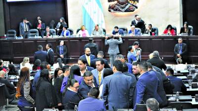 <b>De acuerdo con la oposición, prestarán sus votos para aprobar los nombramientos si son convocados desde la presidencia del Congreso y no por la comisión permanente.</b>