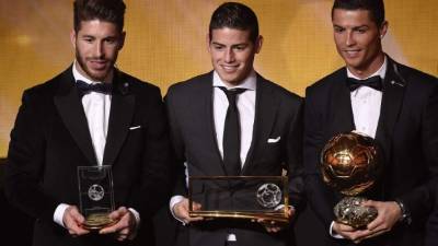 Sergio Ramos, junto a James Rodríguez y Cristiano Ronaldo.