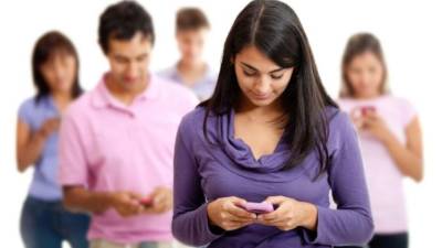 Los principales lugares desde donde acceden a internet los niños y niñas de la región son el hogar (49%) y la escuela (46%)