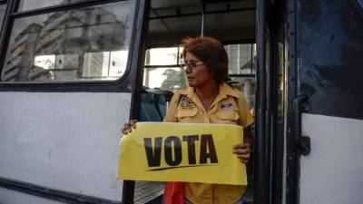 Los partidarios del opositor durante un mitin del cierre de campaña en Caracas, Venezuela. AFP