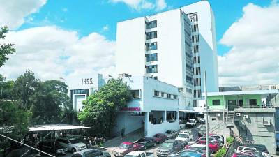 <b>Ese centro privado solo brinda diálisis de lunes a viernes, se quejaron pacientes.</b>