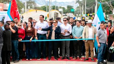 <b><span class=mln_uppercase_mln>acto.</span></b> Xiomara Castro junto a Héctor Zelaya y Octavio Pineda.<span class=mln_uppercase_mln> </span>