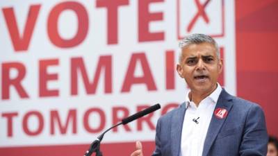 Ayer, el primer ministro David Cameron y el recién electo alcalde de Londres, Sadiq Khan, abogaron por el Bremain. Fotos: AFP