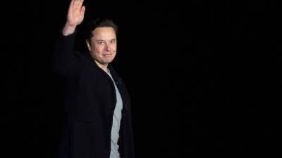 Musk sigue causando polémica por la suspensión y reactivación de cuentas en Twitter.