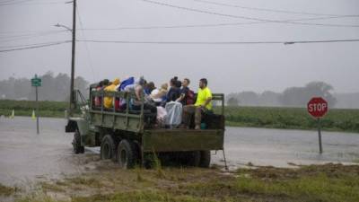 A truck transports nursing home staff and patients during the evacuation of a nursing home due to rising flood waters in Lumberton, North Carolina, on September 15, 2018 in the wake of Hurricane Florence. Besides federal and state emergency crews, rescuers were being helped by volunteers from the 'Cajun Navy' -- civilians equipped with light boats, canoes and air mattresses -- who also turned up in Houston during Hurricane Harvey to carry out water rescues. / AFP PHOTO / Alex Edelman