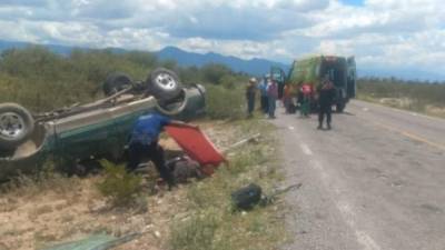 Una niña migrante de nacionalidad salvadoreña junto al pollero fallecieron tras volcar en la camioneta que viajaban.