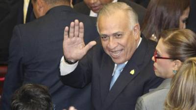 En la imagen, el presidente del Congreso de Honduras, Mauricio Oliva (c). EFE/Gustavo Amador/Archivo