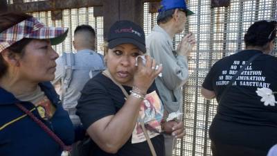 Miles de salvadoreños quedaron bajo el riesgo de deportación. EFE