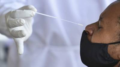 Al primer síntoma sospechoso de covid-19 debe acudir al triaje o a un hospital para que puedan practicarle una prueba PCR