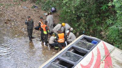 El bus se precipitó en un puente en el kilómetro 32 de la carretera a Olancho, a la altura del municipio de Talanga, Francisco Morazán.