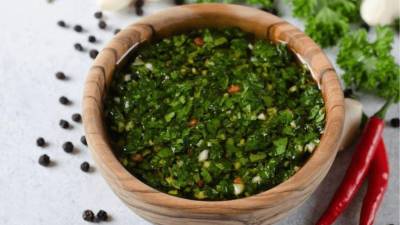 El origen del chimichurri se remonta al siglo XIX.