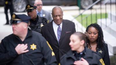 El comediante estadounidense Bill Cosby llega al juzgado de Montgomery, Norristown, Estados Unidos. EFE
