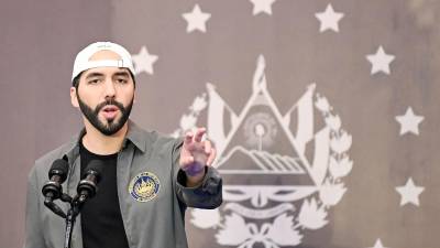 Bukele defiende su polémico plan de seguridad ante críticas de organismos y medios internacionales.