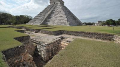 Arqueólogos descubrieron una cueva bajo las ruinas de una de las pirámides del Chichen Itza./AFP archivo.