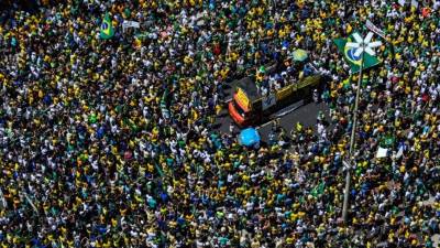 Más de 25,000 personas se manifestaron contra la mandataria Rousseff en Brasilia.