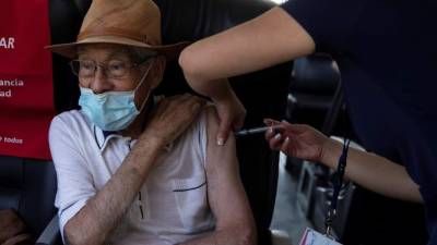 Se tienen previsto que el mecanismo Covax entregue varios lotes de vacunas contra el covid-19 a países como Honduras, Bolivia, El Salvador y Nicaragua. Foto EFE