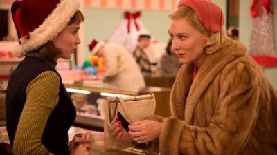 1. ‘Carol’ (2015) La historia de amor clandestina entre dos mujeres, filmada con absoluta maestría por Todd Haynes y basada en un relato de Patricia Highsmith, optaba a seis premios en los Oscar. Sus protagonistas, Cate Blanchett y Rooney Mara, partían como favoritas en las categorías de mejor actriz principal y mejor actriz secundaria, pero al final las ganadoras fueron, respectivamente, Brien Larson (‘La habitación) y Alicia Vikander (‘La chica danesa’). Este magistral melodrama también se fue de vacío de los BAFTA británicos y de los Globos de Oro.