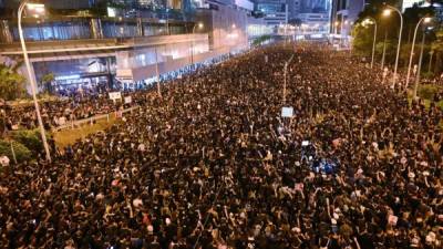 Más de dos millones de personas se manifestaron en el centro de Hong Kong en una impresionante mega protesta en defensa del marco de libertades del que goza la excolonia británica y exigiendo que se retire el proyecto de ley para autorizar extradiciones a China.