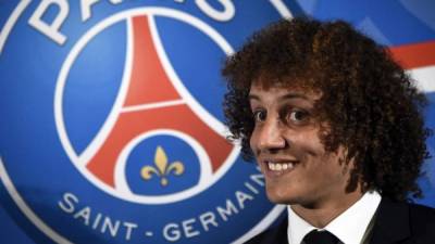 PSG presenta a David Luiz como 'uno de los mejores defensas del mundo'.