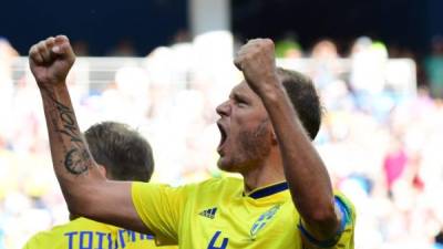 El sueco Andreas Granqvist festeja el gol que le anotó a Corea del Sur y que le dio el triunfo a su selección.
