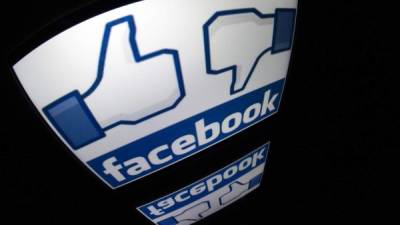 Un estudio realizado por la Universidad de Brunel en el Reino Unido encontró que las personas con ciertos tipos de personalidad actualizan los estados de Facebook de maneras específicas. Repasamos los casos más insólitos registrados en la red social.